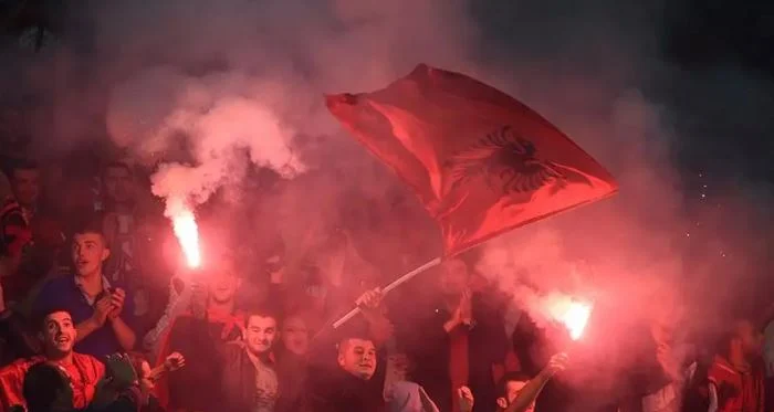 Serbët me paranoja: Shqiptarët po blejnë bileta
