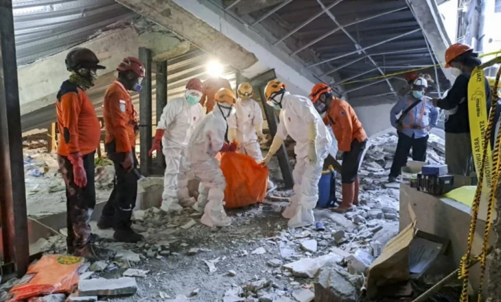 Shembja e shkollës islame në Indonezi, shkon në 45 numri i viktimave, 26 të zhdukur