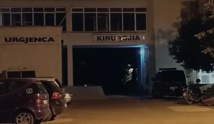 Sherr masiv në Lushnjë/  Tre të plagosur me thika, përfundojnë në spital, dinamika e ngjarjes…