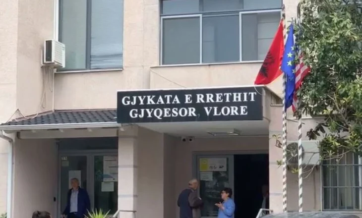 Sherr në Gjykatën e Vlorës, avokati i Monika Kryemadhit rreh rojen e sigurisë