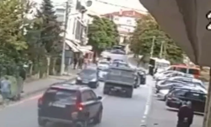 Sherri në Bilisht! ‘Pazaret’ e kontrabandës, palët nxorën thikën e shkopin e bejsbollit për t’u sqaruar