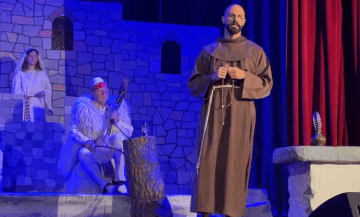 Shfaqet dramatizimi “Eposi shqiptar”, “Lahuta e Malcis” merr formë të re në skenën e Lezhës