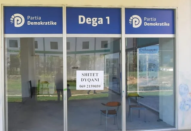 ‘Shitet dyqani’, kryeministri Rama ironizon PD-në në prag të zgjedhjeve në Tiranë, poston foto nga boshatisja e degës nr.1