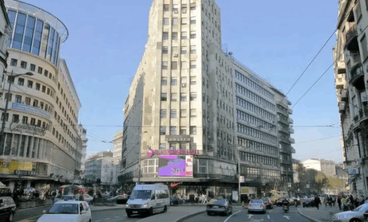 Shitet një pjesë e pallatit ‘Albania’ në mes të Beogradit, sa kushton rrokaqielli i parë në vend dhe çfarë i tërheq blerësit