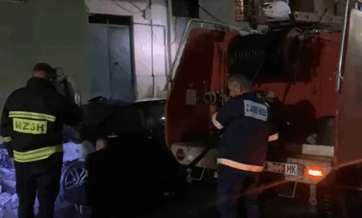 Shkrumbohet nga flakët makina e parkuar në Lezhë, nis hetimi