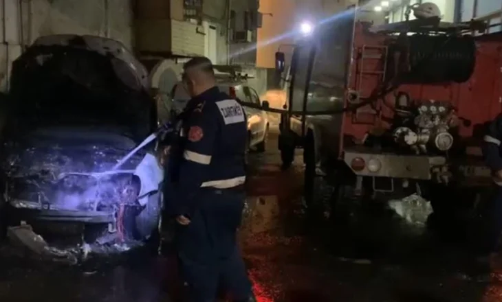 Shkrumbohet tërësisht nga flakët makina në Lezhë, dyshimet e para të policisë