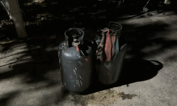 Shperthejnë dy bombula gazi, përfshihet nga zjarri një lokal në Lezhë