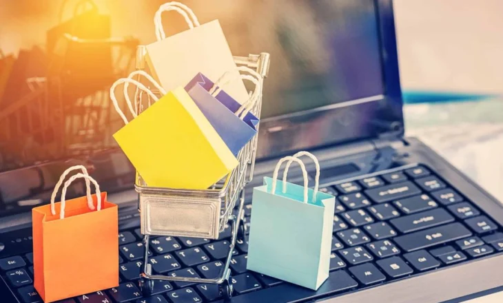 Shqiptarët blejnë më pak online se fqinjët, ja vendet e rajonit që na kalojnë për tregtinë digjitale