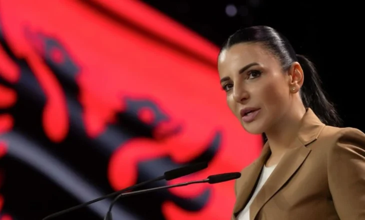 “Shqiptarët ngritën zërën jo për politikë, por për kujtesë”/ Balluku në mbështetje të protestës për UÇK