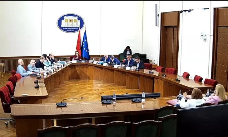 Shtatë minuta debat, pa dakordësi: Kuvendi do të votojë dy raportet për shkarkimin e Niko Peleshit
