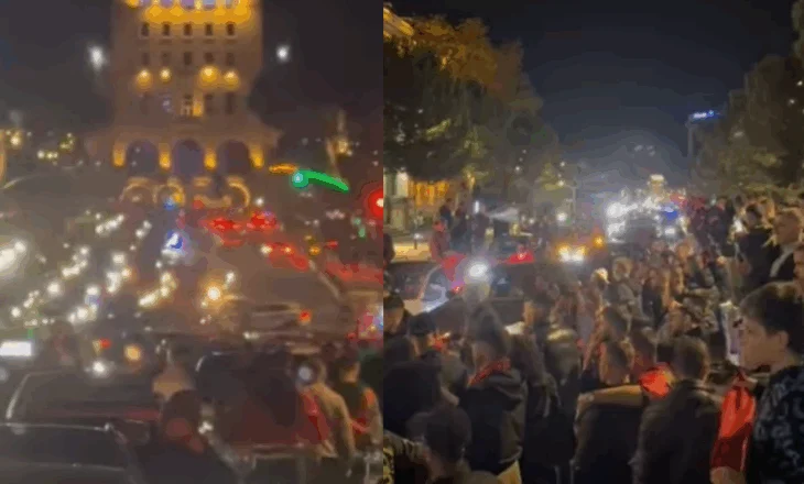 Si në 2004 me Greqinë! Lumë njerëzish në rrugë, shikoni si festohet fitorja me Serbinë në Tiranë (VIDEO)