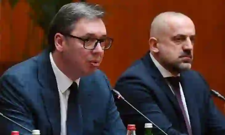 Si po e forcon Vuçiçi, Radoiçiçin në Serbi?