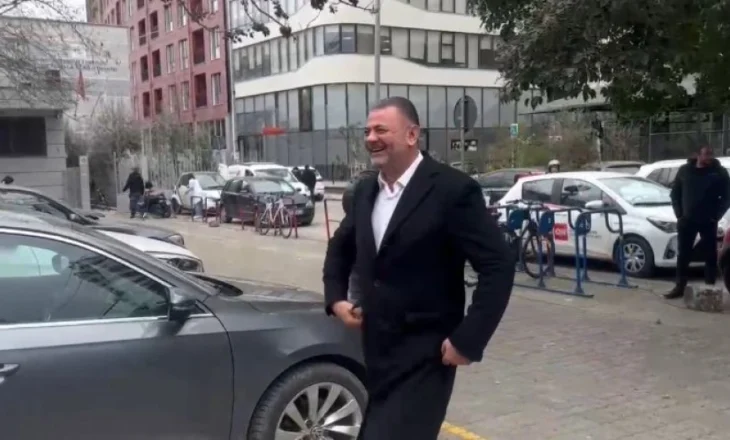 “Siç tha Erioni…”, pas daljes nga SPAK, Tom Doshi ‘thumbon’ Veliajn: Më pyetën për një çështje që s’ka lidhje me mua