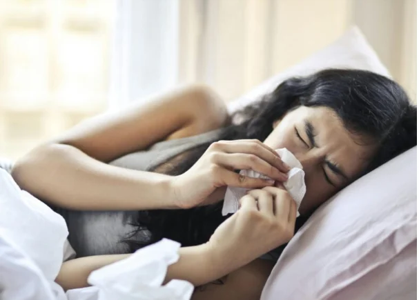 Simptomat e para të gripit që zakonisht i injorojmë