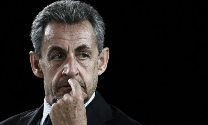 S’ka qetësi në burg për Nicolas Sarkozy/ Ish-presidenti kërcënohet nga të burgosurit e tjerë, videoja bëhet virale