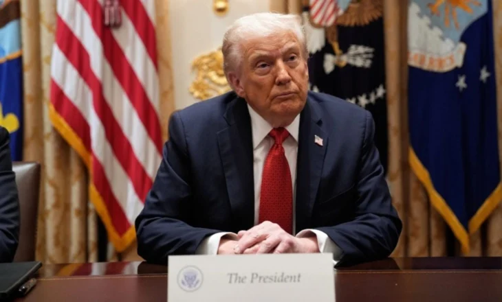 Sondazhi i Reuters për Trump, vlerësimi i presidentit amerikan rritet me 2% edhe pas mbylljes së qeverisë