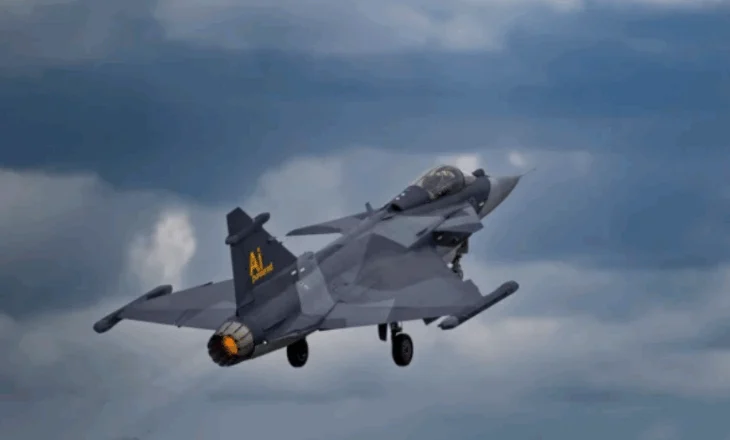 Suedia dhe Ukraina nënshkruajnë marrëveshje për blerjen e avionëve luftarakë
