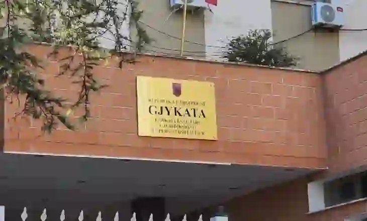‘Sulm brutal ndaj drejtësisë’, Gjykata e Fierit reagon pas vrasjes së Kalasë: Goditje për shtetin e së drejtës