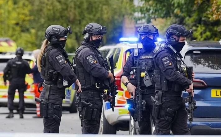 Sulmi ndaj sinagogës në Manchester – Dy nga viktimat dyshohet se u qëlluan aksidentalisht nga policia britanike
