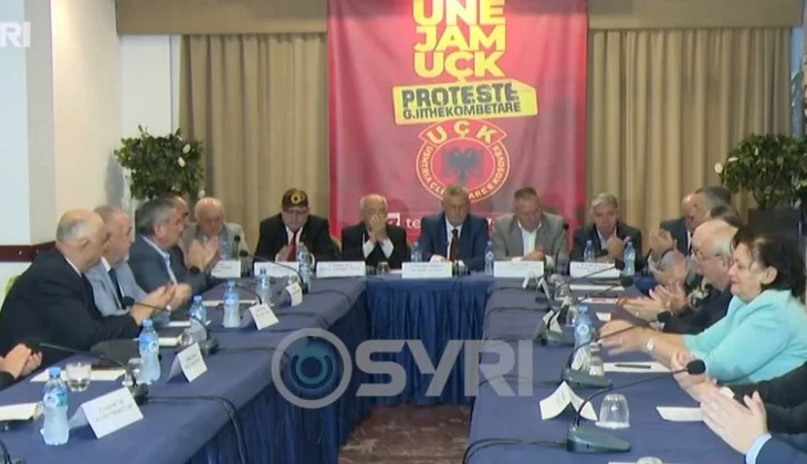 SYRI TV/ Shoqatat e Kosovës e Shqipërisë në konferencë, apel për protestën në mbështetje të ish-krerëve të UÇK