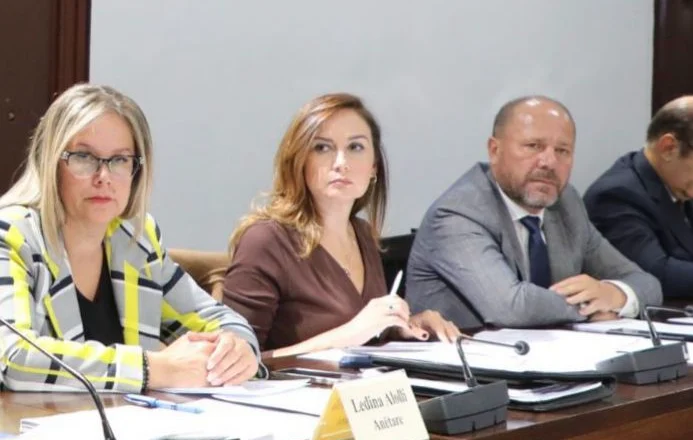 Tabaku: Rënia e euros, flluska në ndërtim dhe rritja e çmimeve po e dëmtojnë ekonominë reale shqiptare
