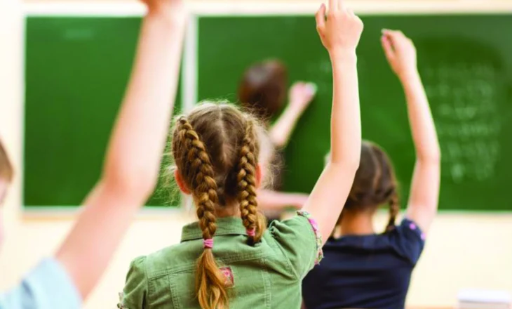 Tabloja e pabarazisë në arsim: Në Tiranë një mësues për 13 fëmijë, në Gjirokastër për 25