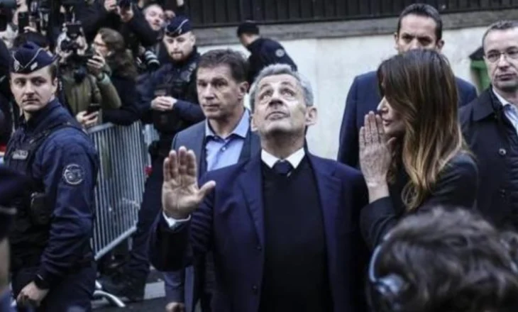 Të burgosurit presin me brohorima Sarkozyn, ish-presidenti francez: Nuk po arrestohet një figurë politike, por një…