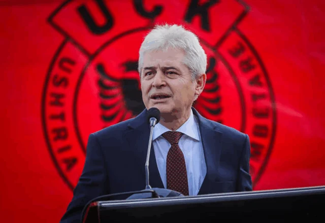 “Të gjithë jemi UÇK” – Ali Ahmeti paralajmëron protesta edhe në Shkup