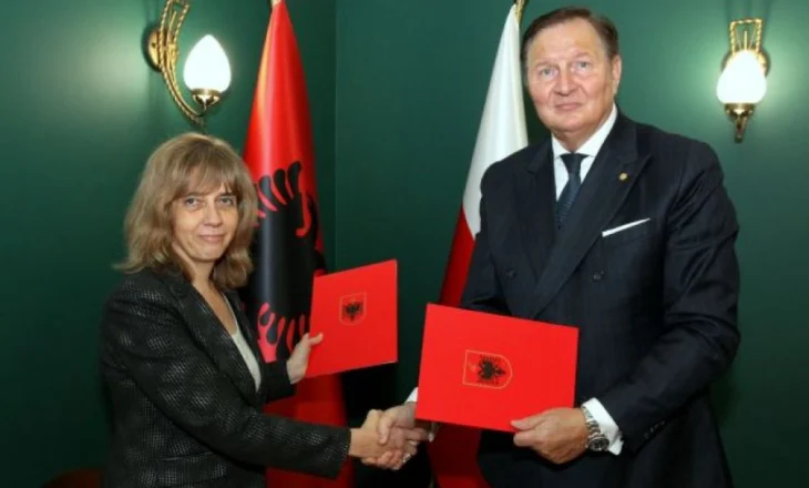 Të rinjtë polakë më afër Shqipërisë: Konsullata në Łódź nismon bashkëpunimin kulturor me shkollat lokale