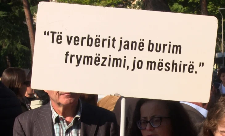 Të verbërit: Ndihemi të harruar, marshim proteste në Ditën Ndërkombëtare të Shkopit të Bardhë