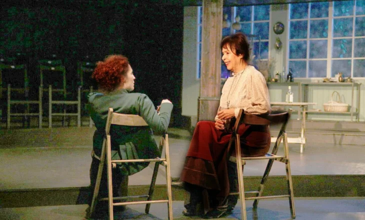 Teatri Metropol më shfaqjen teatrore mbi jetën e shkencëtares Marie Curie në “Skupi International Theatre Festival”