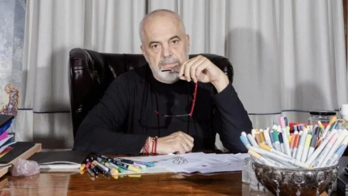 The Times: Lideri artistik i Shqipërisë, Edi Rama surprizon galerinë me “vizatime interesante”