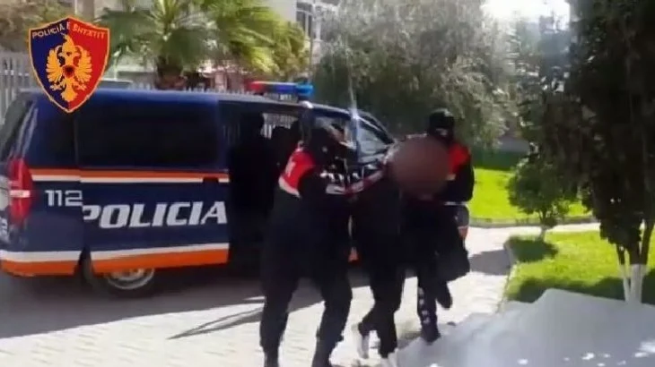 Theu masën e sigurisë dhe dhunoi një person, në pranga 34-vjeçari në Tropojë