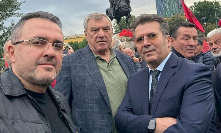 Thyen vendimin e Berishës, Mediu, Duka dhe Artan Luku shfaqen së bashku në protestën për ish-krerët e UÇK në Tiranë