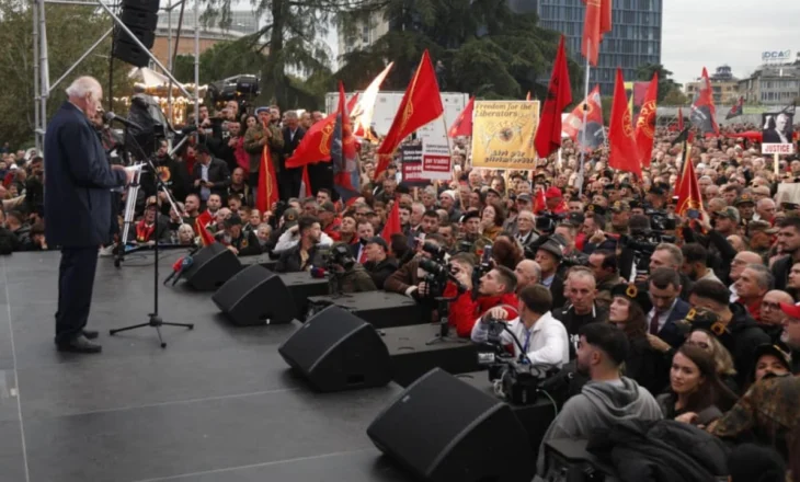 Tirana kuqezi në mbështetje të UÇK-së, ish presidenti Moisiu: Komandantët e UÇK kanë bërë detyrën më të lartë që njeh historia