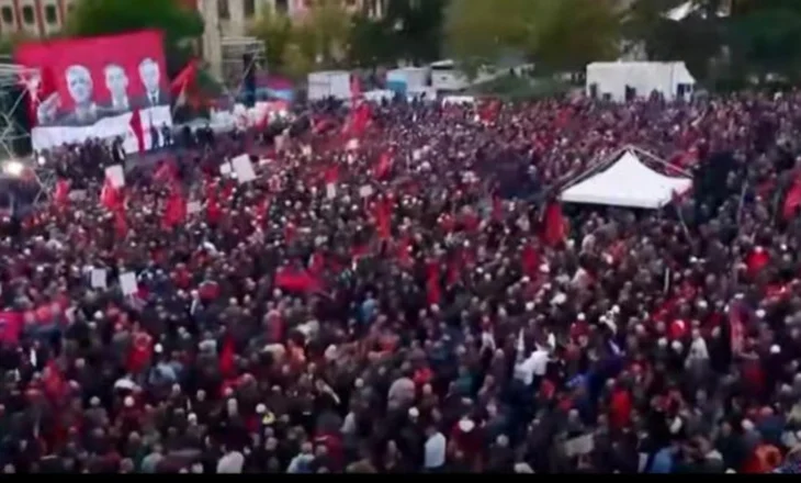 Tirana kuqezi në mbështetje të UÇK-së, Rama i “bashkohet” protestës : Zemra mal!