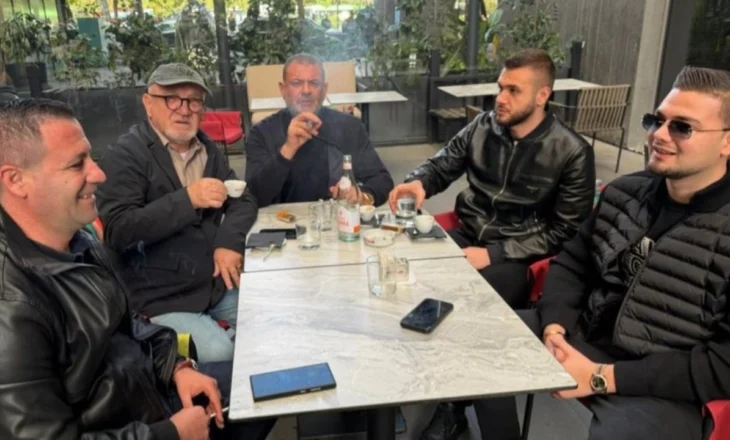 “Tom Doshi ia mbathi”, kreu i PSD i përgjigjet Berishës: O Sali mashtruesi, jam në mes të Tiranës me miq dhe jo mes paranojash si ti
