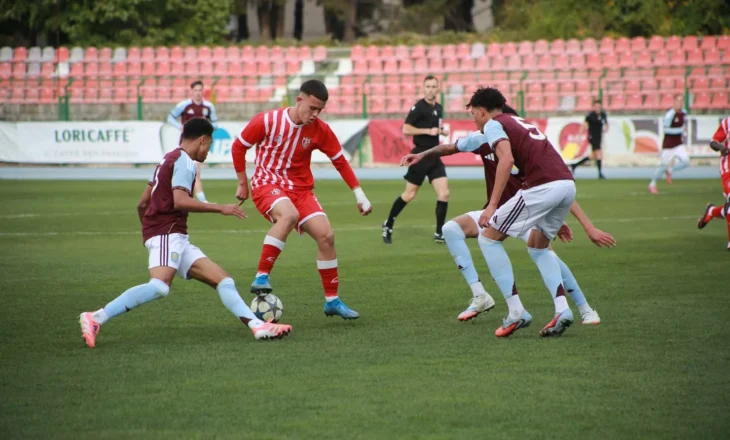 Tradita nuk blihet me para! Skënderbeu barazoi me Aston Villa-n, vetëm me 2 lojtarë të huaj në fushë