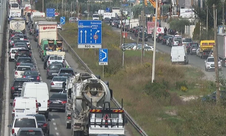 Trafiku ‘paralizues’ në Tiranë-Durrës/ ARRSH me plan masash, publikohen oraret kur do kryhen punimet