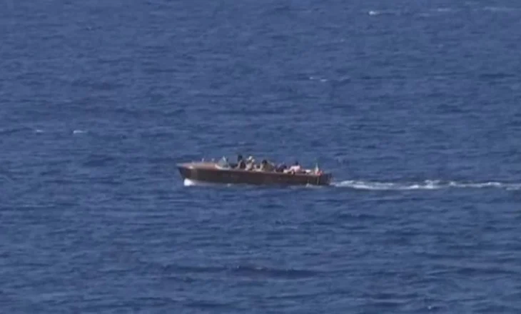 Tragjedi në brigjet e Afrikës Veriore, 40 të vdekur nga fundosja e varkës së mbushur me emigrantë