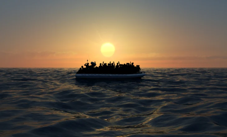 Tragjedi në brigjet e Tunizisë, 40 të vdekur nga fundosja e varkës së mbushur me emigrantë