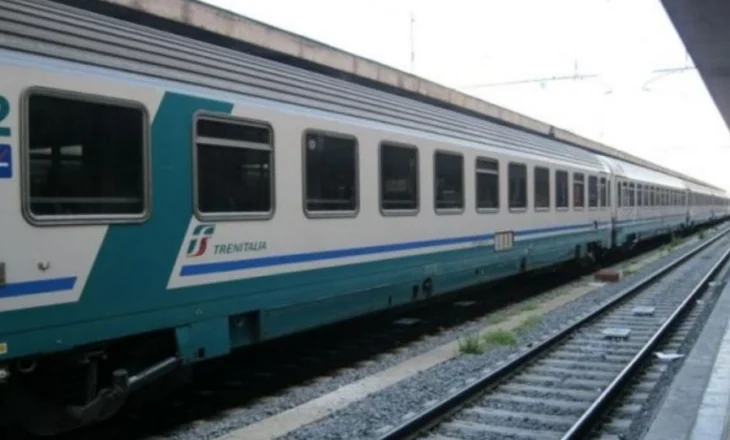 Tragjedi në Itali/ Treni përplas tre të rinj, një humb jetën