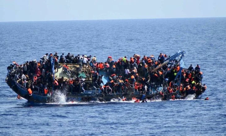 Tragjedi në Mesdhe: Mbytet Varka me Emigrantë, Të Paktën 40 Viktima