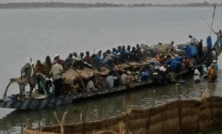 Tragjedi në Nigeri, 26 persona humbin jetën pasi fundoset varka
