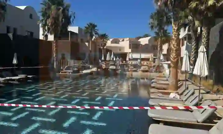Tragjedi në Santorini/ 6-vjeçari mbytet në pishinën e hotelit, prindërit aty pranë s’e vunë re mungesën e djalit
