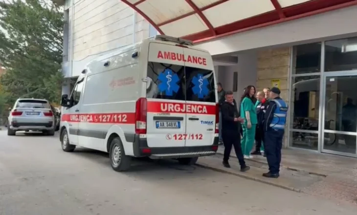Tragjedia në Maliq, vajza e mitur transportohet drejt QSUT,  gjendja e saj kritike