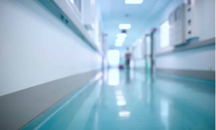 Trajneri i njohur shtrohet në spital, ja si paraqitet gjendja e tij