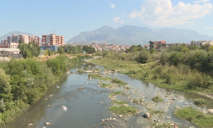 Tremben bizneset, ja si do funksionojnë gjobat për ndotësit