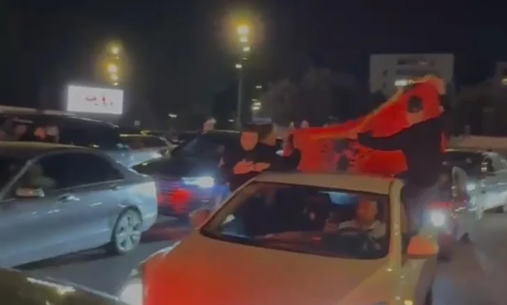 Triumfi i Shqipërië  tifozët “pushtojnë” rrugët e Tiranës dhe qyteteve të tjera