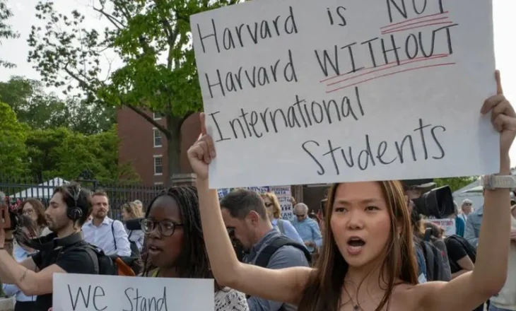 Trumpi financon vetëm universitetet që i binden?